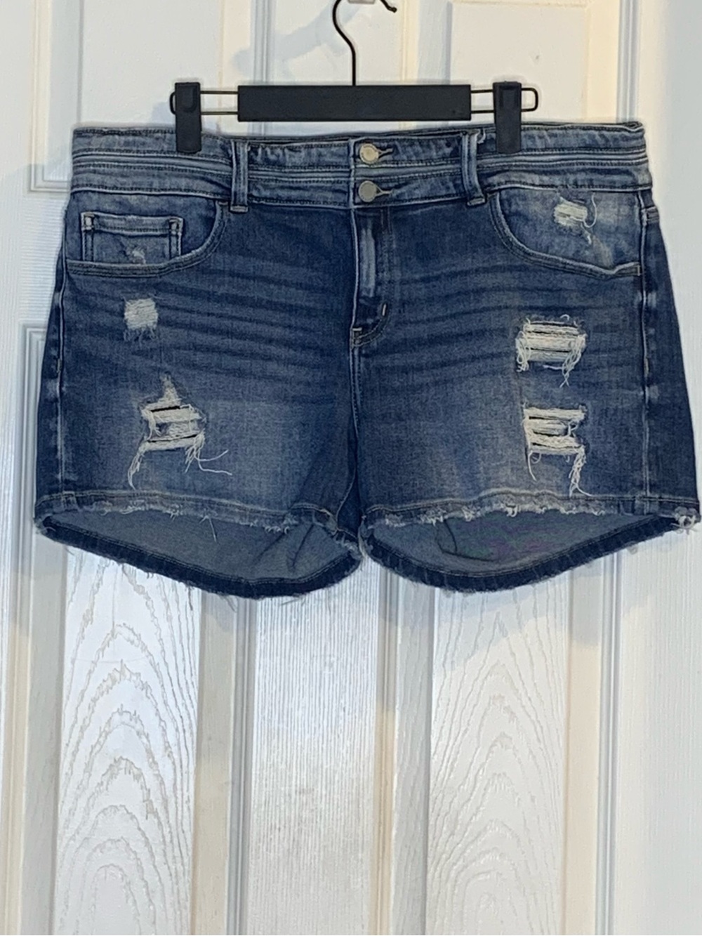 KanCan Distressed Low Rise Shorts Size 32